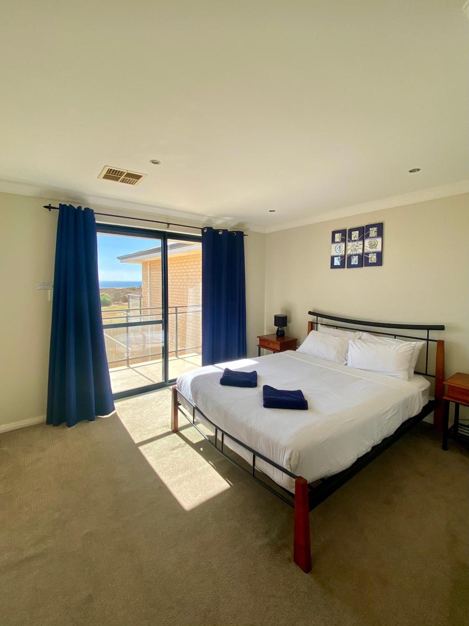 Port Denison Beach Resort Eksteriør billede
